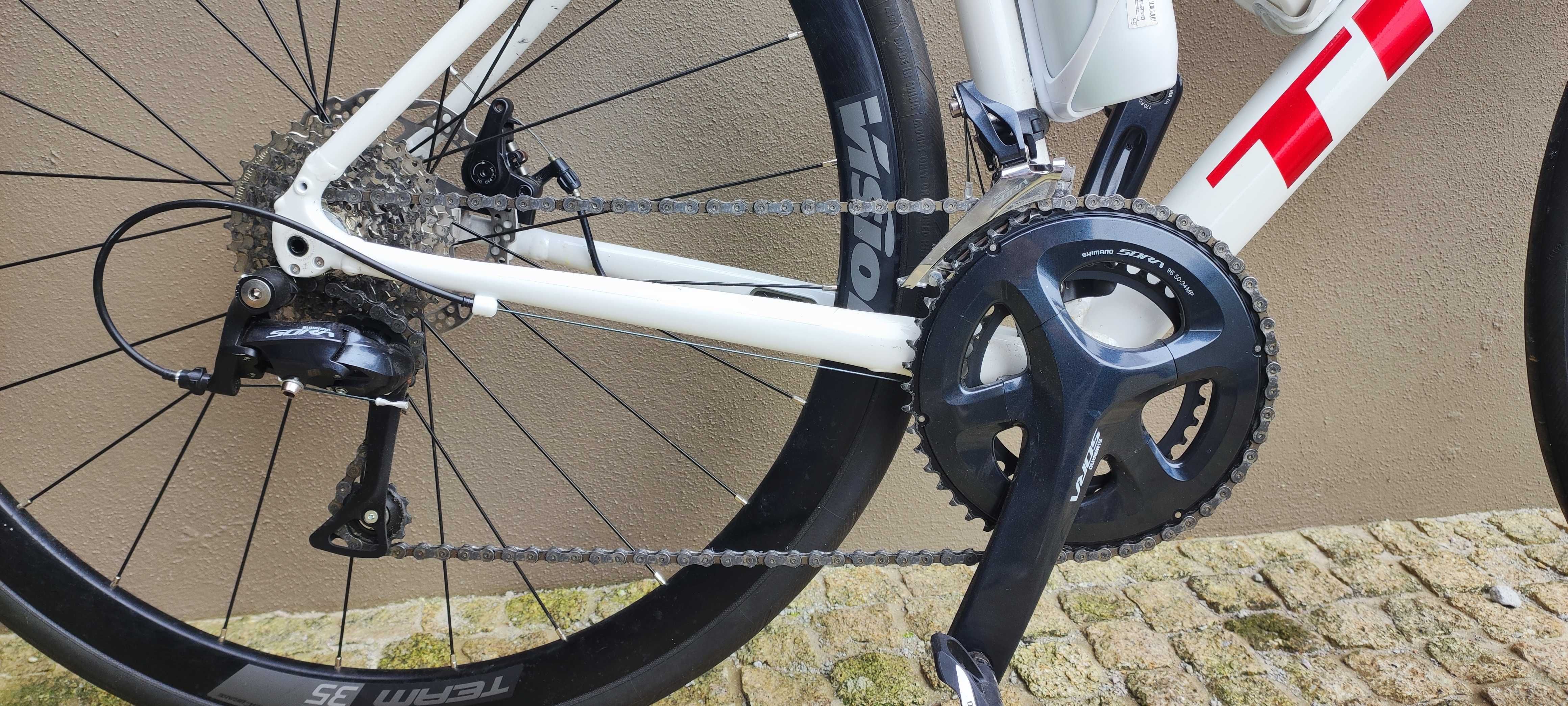 Trek Domane Al 3 bicicleta ciclismo