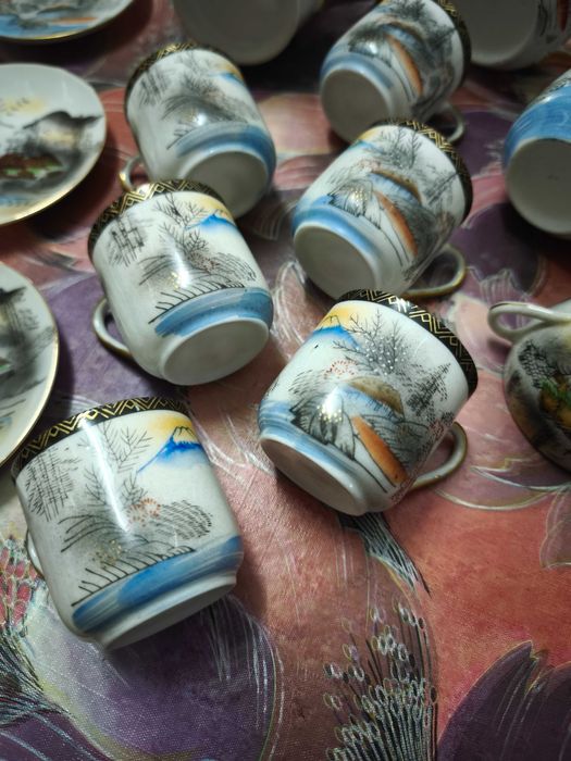 Serviço de café em porcelana pintada à mão – Monte Fuji (anos 50–70)