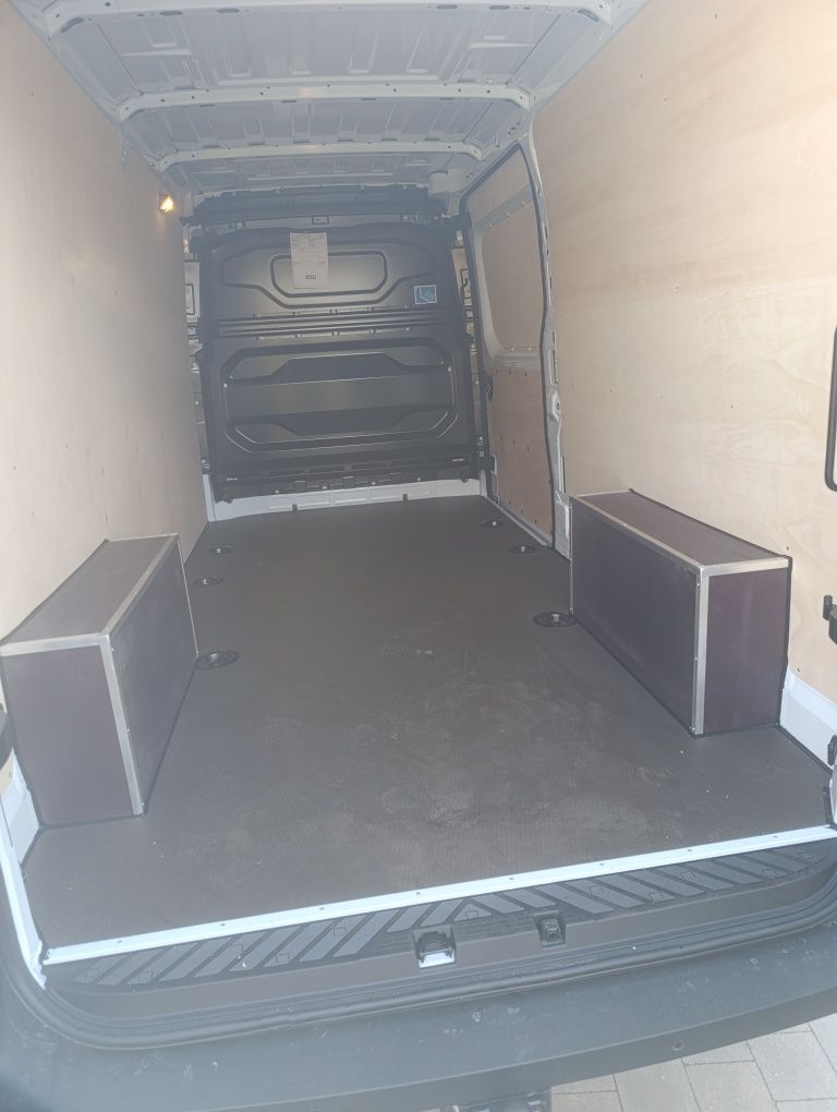 Wynajem pojazdów dostawczych bus blaszak Renault Master l3h2. 200zl