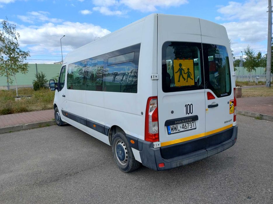 Autobus Renault Master 17-osobowy