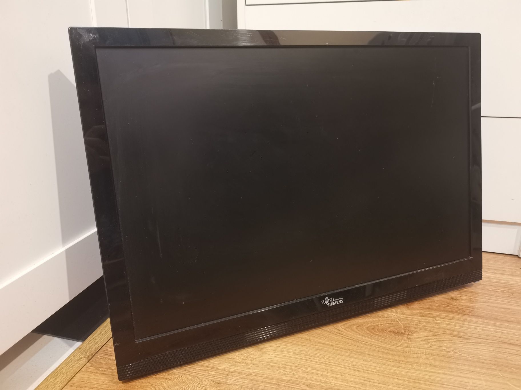 Fujitsu Amilo DY S3260W monitor 26"