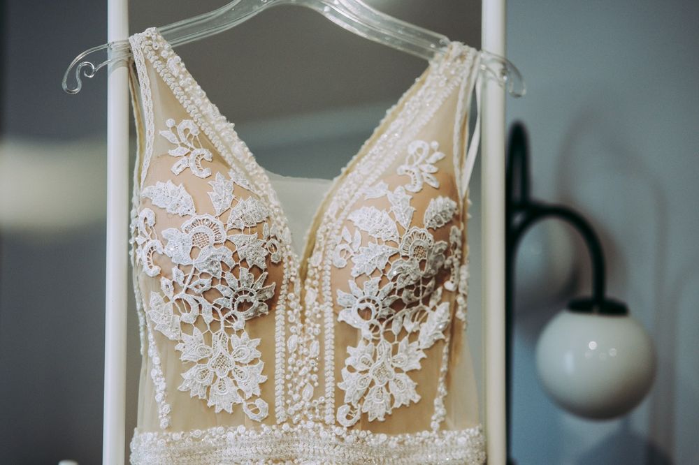 Sukienka ślubna biała