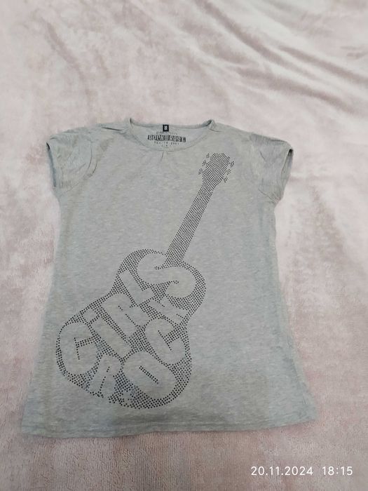 Футболка сіра з гітарою