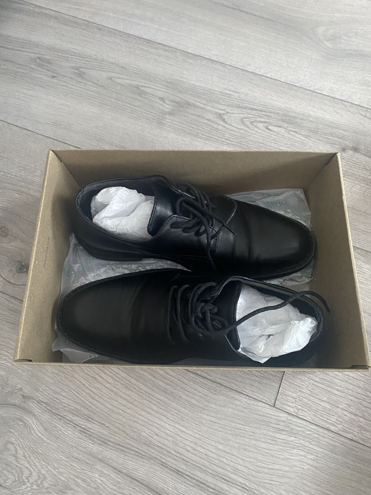 Buty eleganckie chłopięce
