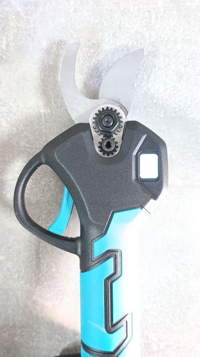 Секатор акумуляторний садовий RIKER RPS 20/30V MX серії з 1 АКБ і 1зп.