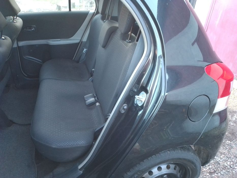 Продаю TOYOTA Yaris в гарному стані.