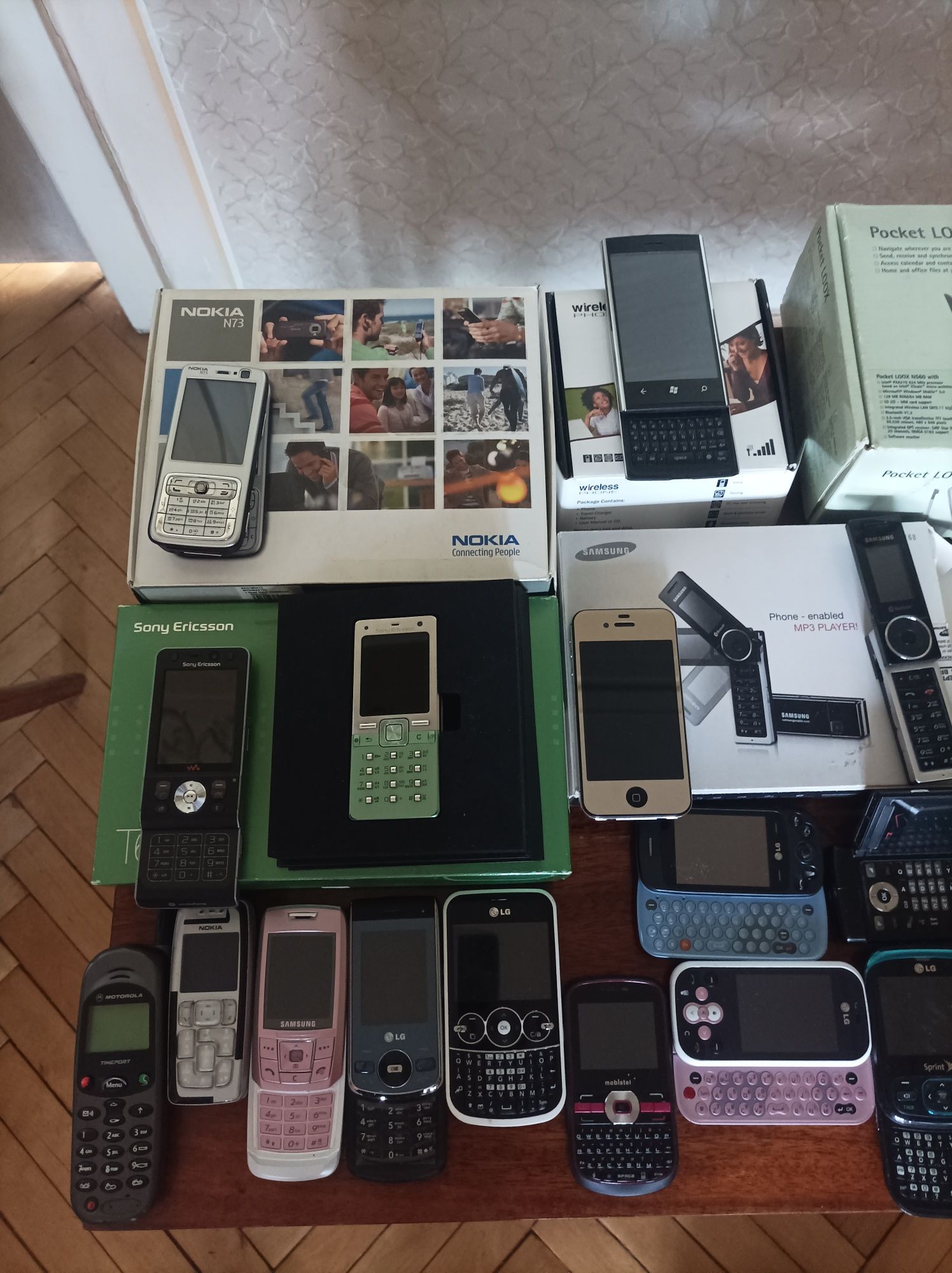 Продам Samsung Sony Ericson HTC Sharp Simens Motorola Nokia