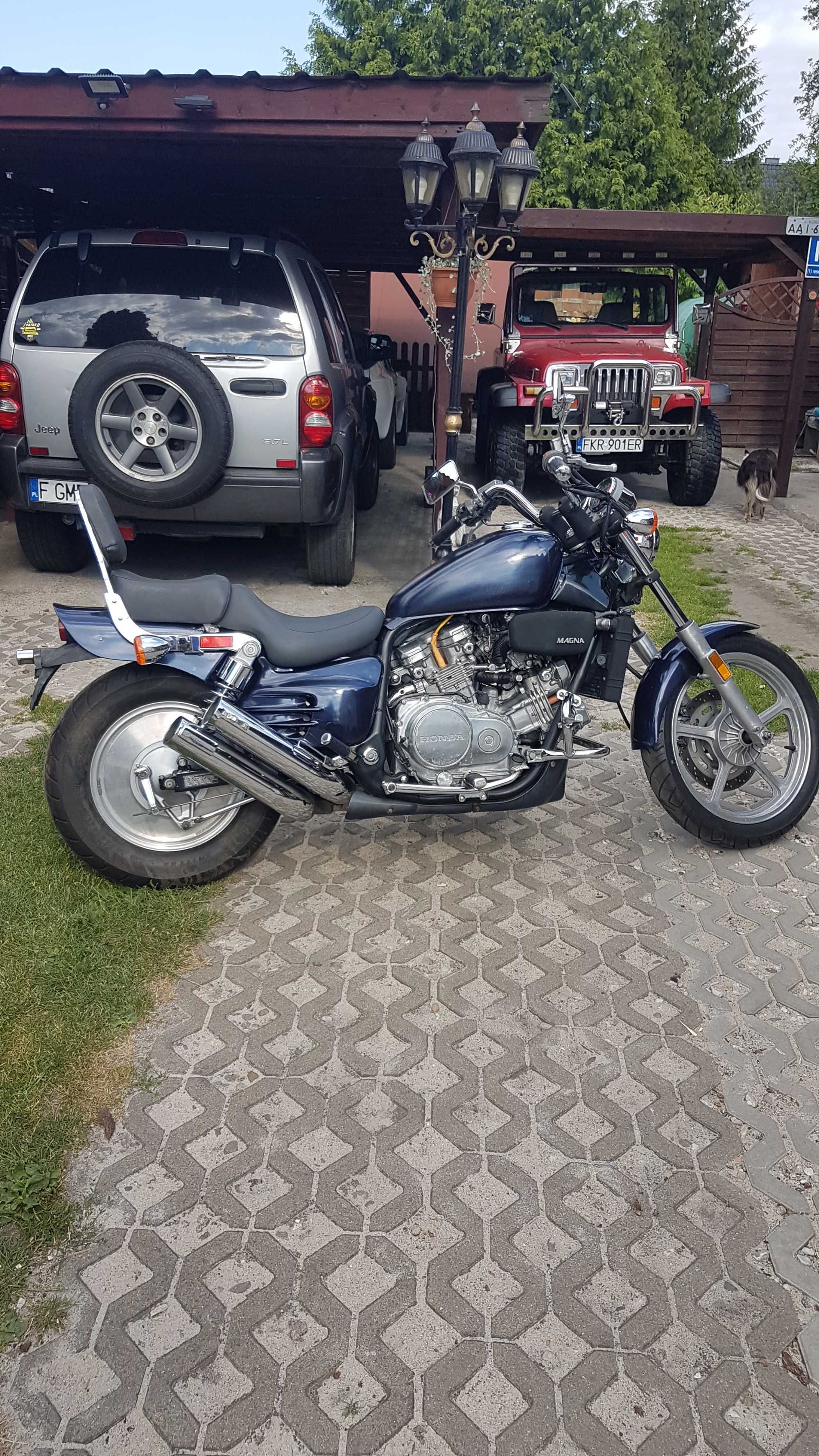 Honda VF700C Supermagna -sprowadzona