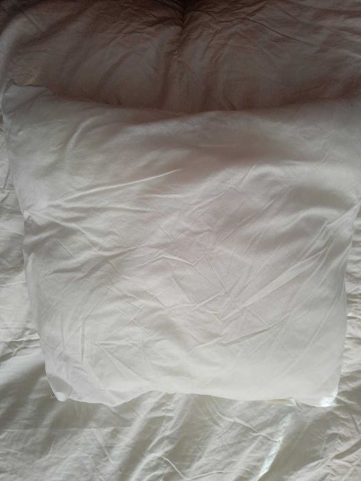 Подушка белая квадратная