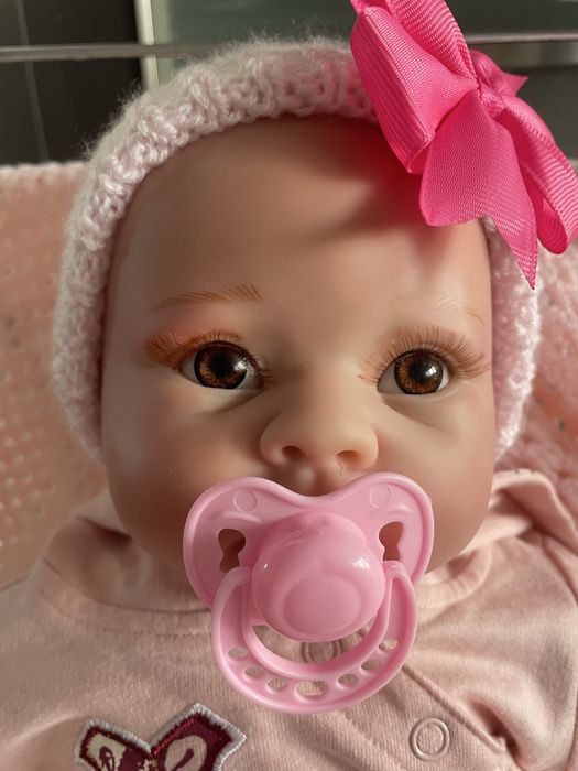 Duża dziewczynka typu reborn