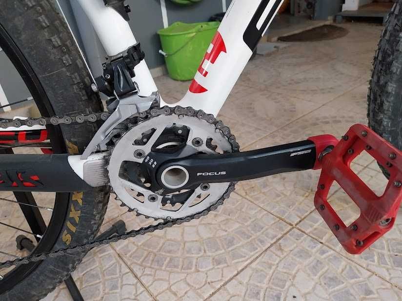 Bicicleta Focus Raven carbono
