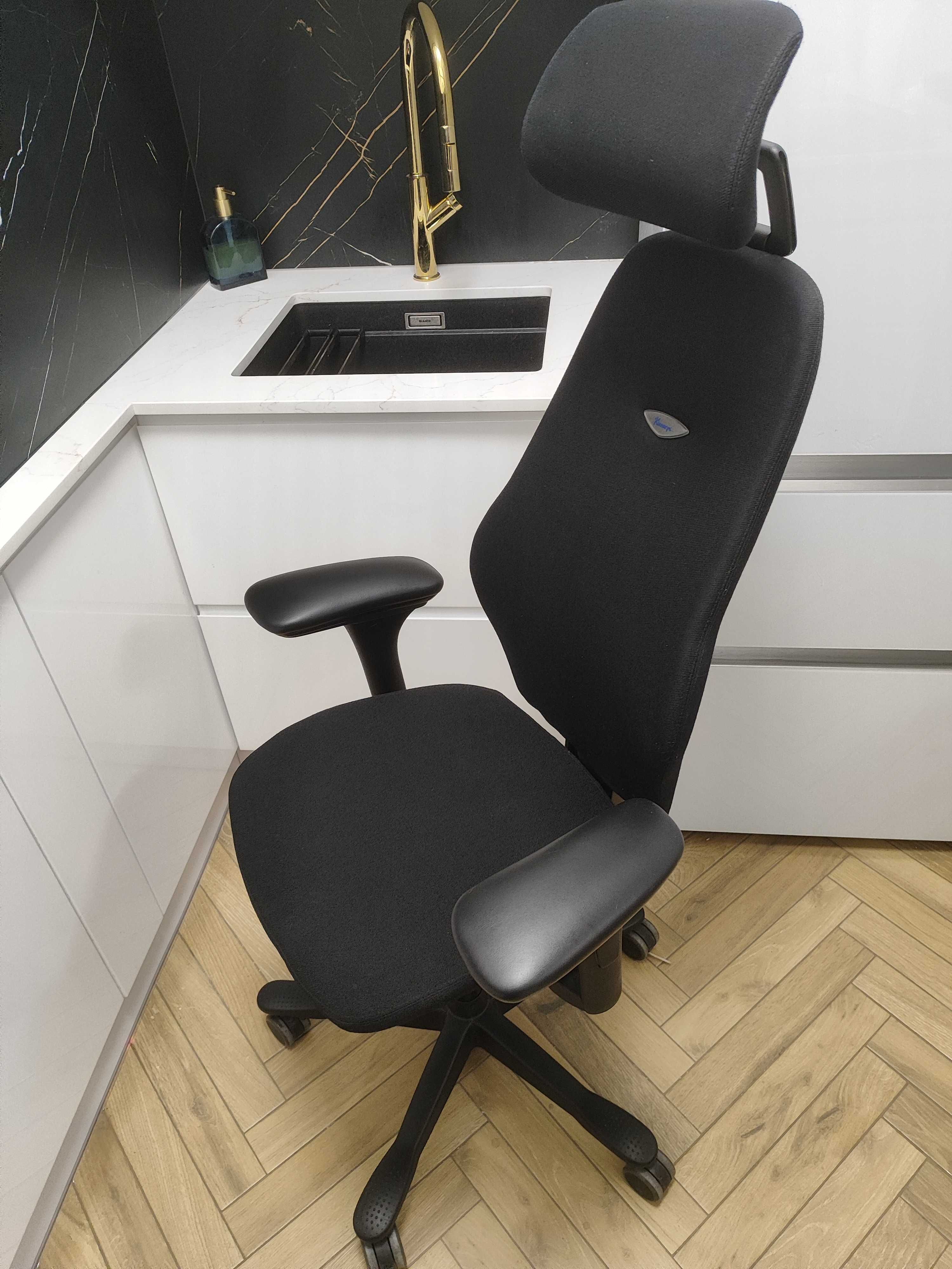Kinnarps 6000 Plus najnowszy model  z zagłowkiem
