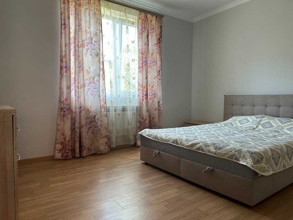 Оренда  будинку з власним подвір'ям по вул. Січова.