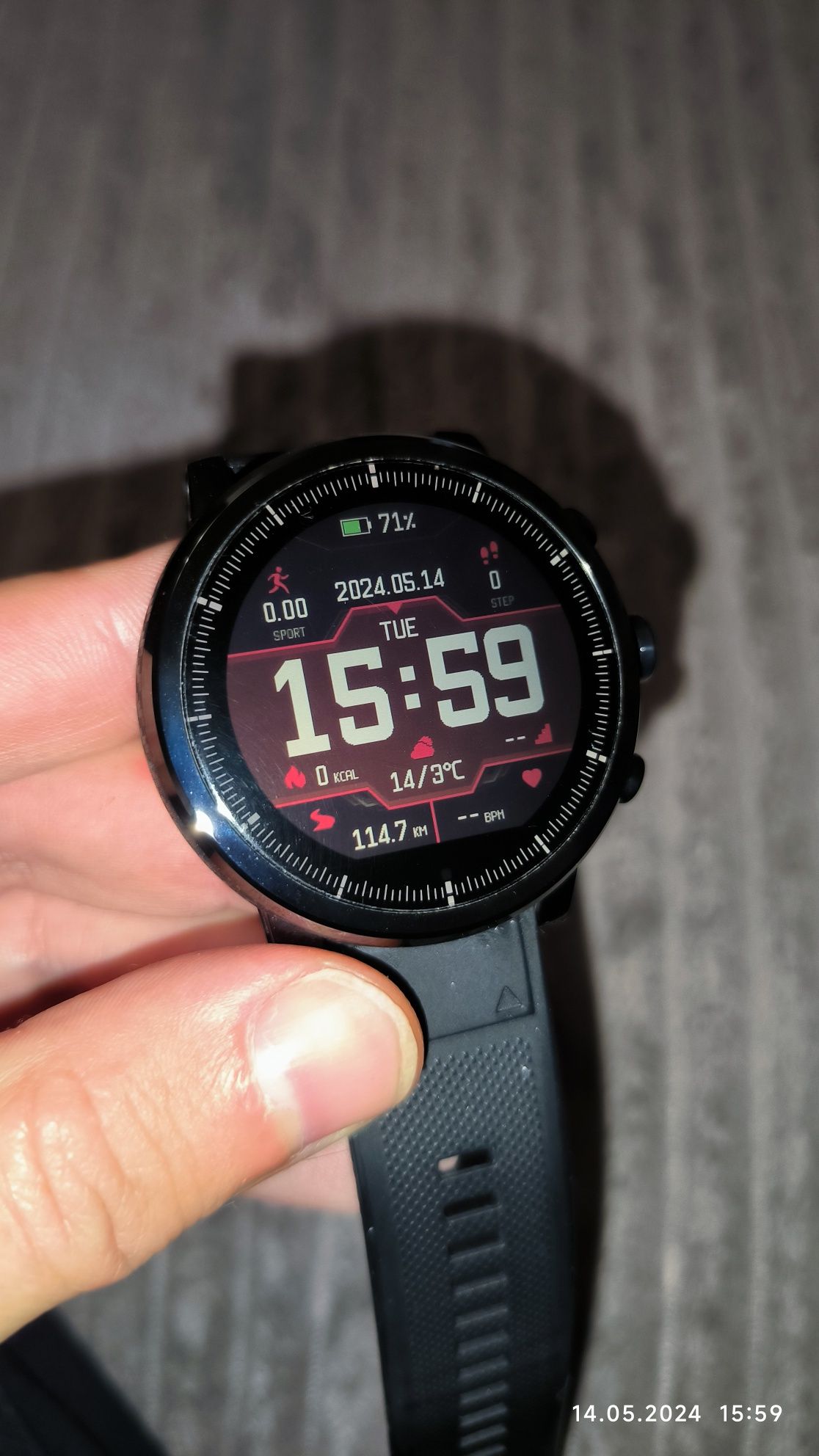 Продам часы Amazfit Stratos (A1619)