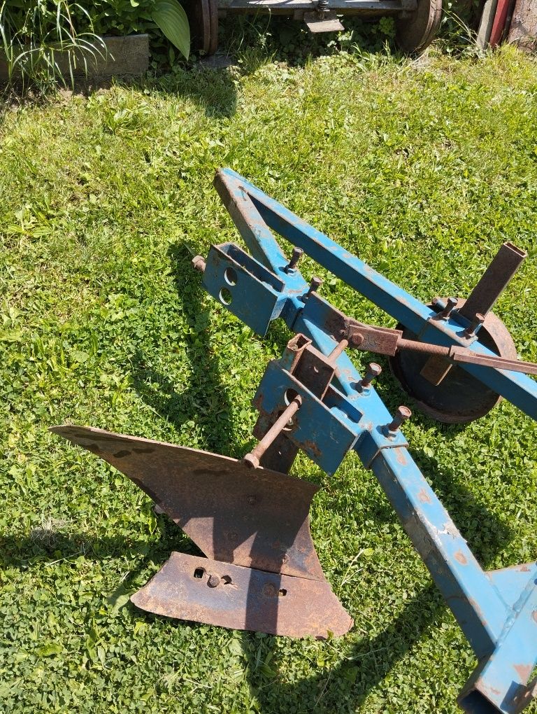 Продам плуг до міні трактора камеру до тракторного прицепа та сергу