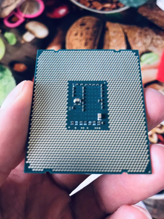 Процессор 2011-3. 12 ядер. 2.3 mgz