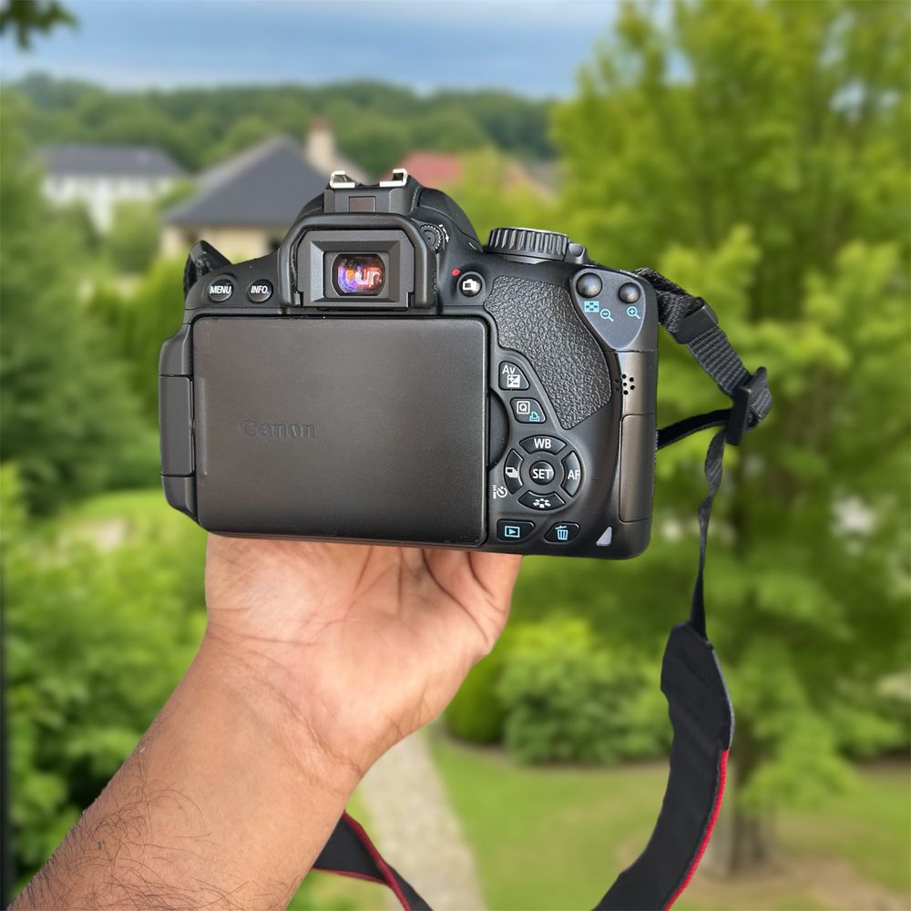 Canon Eos 650D com lente Sigma 18-55mm f2.8 e bolsa