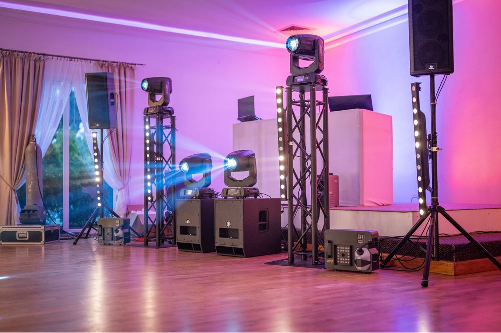 Obsługa imprez okolicznościowych Oprawa muzyczna Oświetleniowa DJ 18