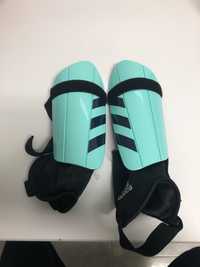 Caneleiras Adidas com protetor de tornozelo
