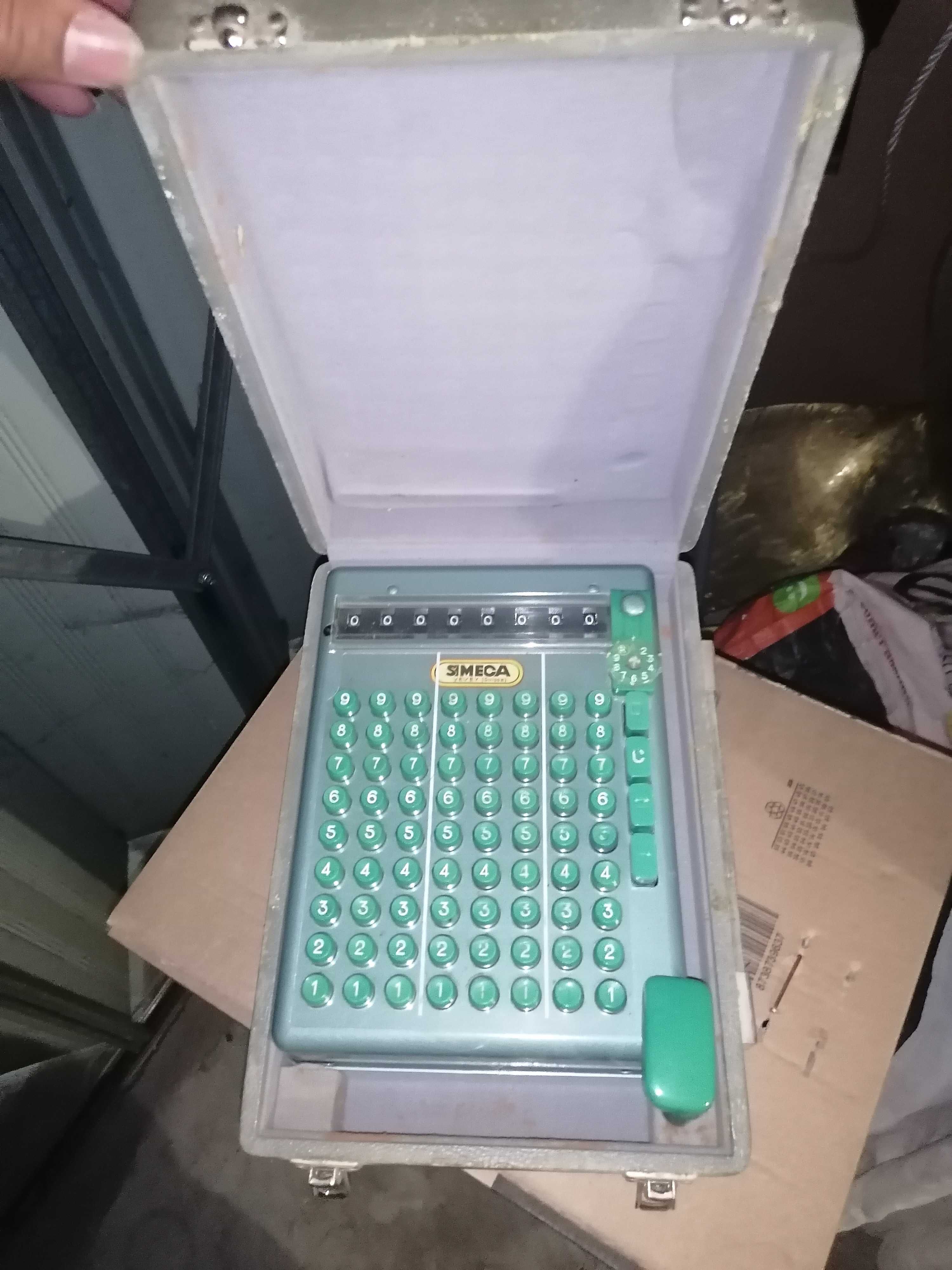 Calculadora antiga com mala 35cm