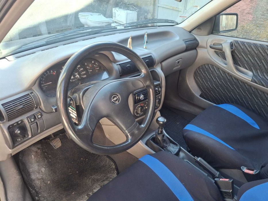 Vende se Opel Astra
