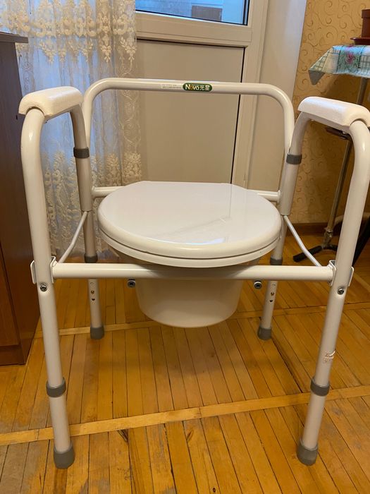 Крісло-туалет Nova складаний