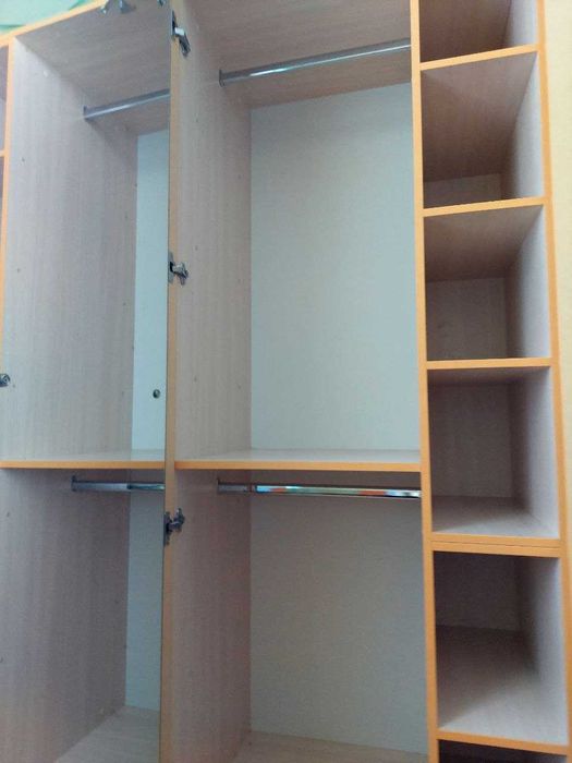 Шафа та стіл комп'ютерний