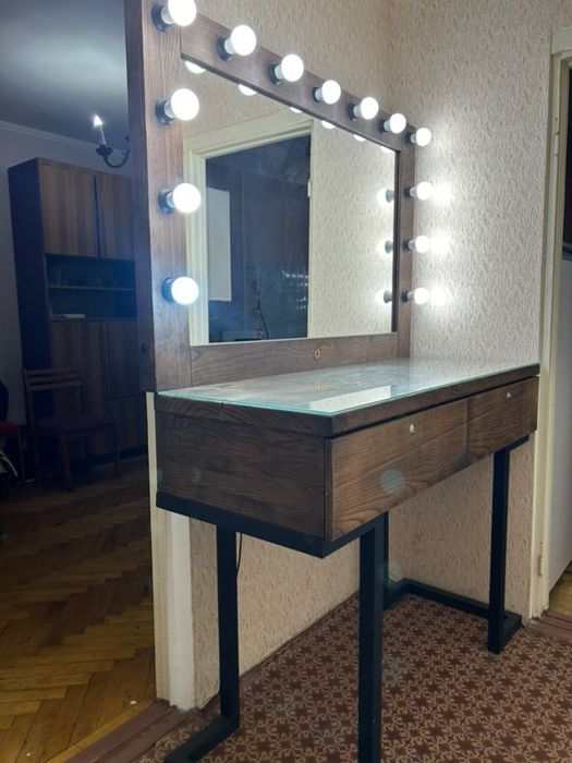 Дзеркало з тумбою з підсвіткою