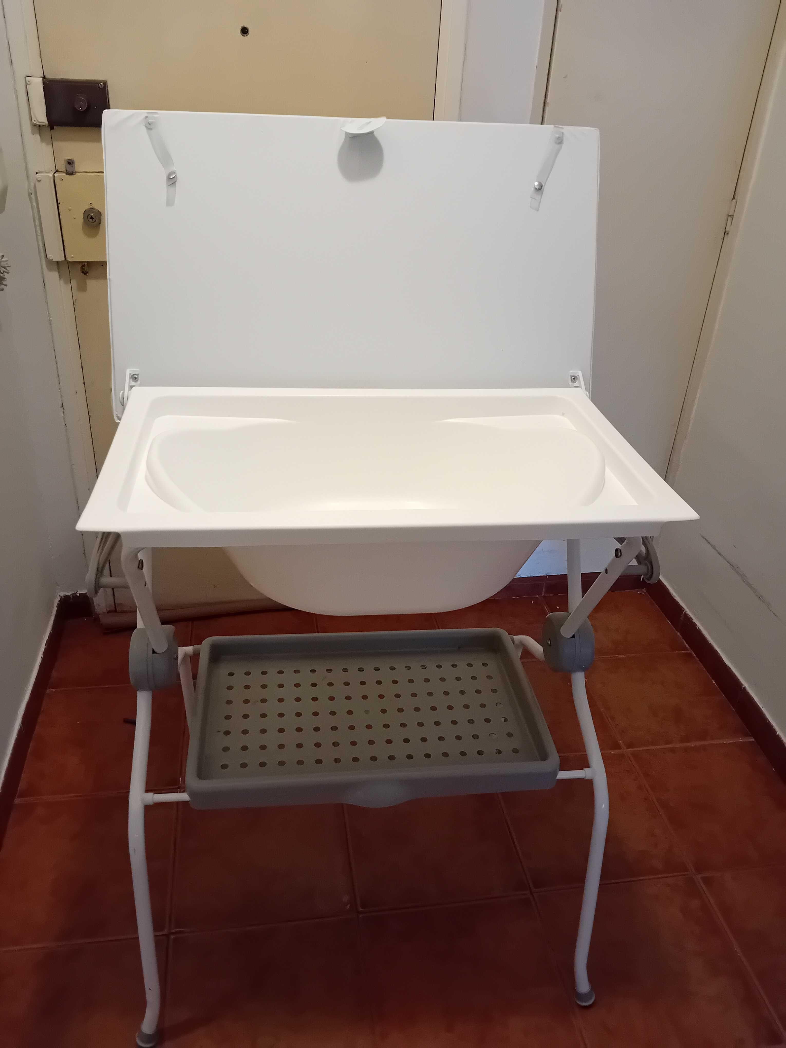 Banheira com trocador para bebé