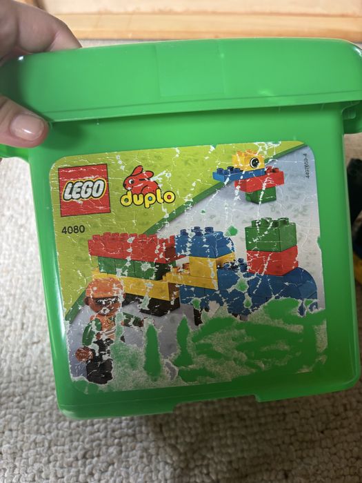 LEGO Duplo 4080 – zielone wiaderko klocków + figurka budowlańca