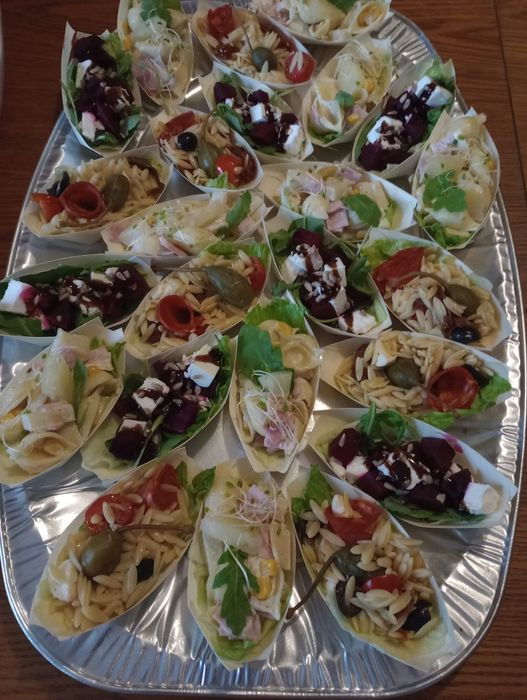 Catering okolicznościowy . Przekąski bankietowe