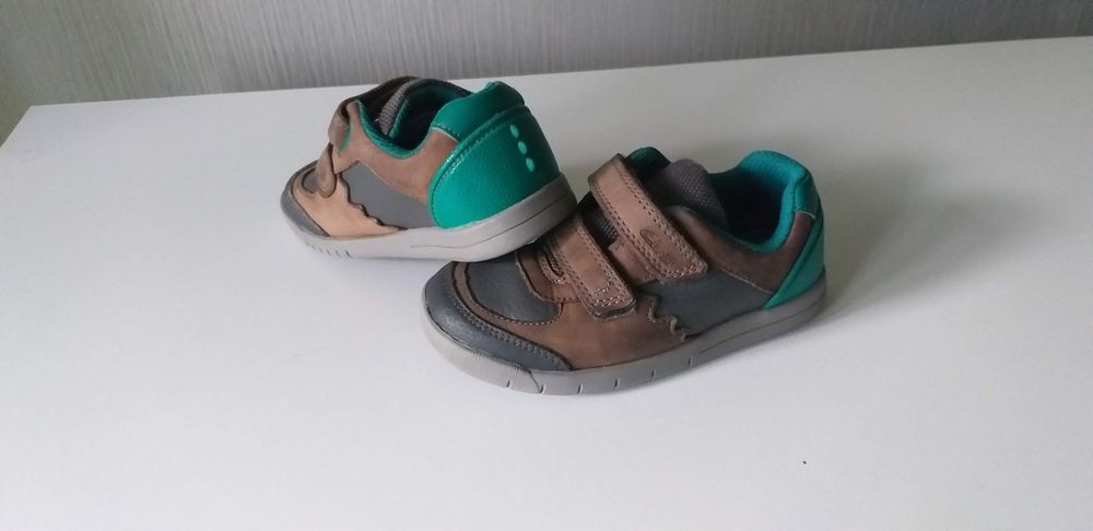 Кросівки, кеди, сандалі - adidas, clarks