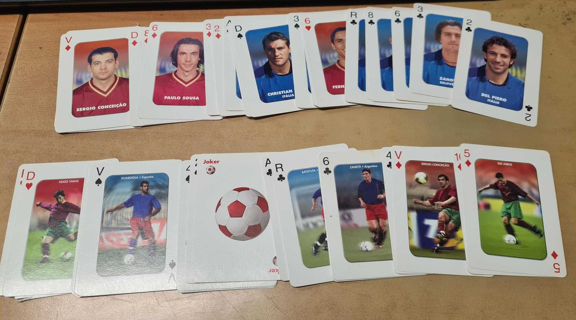 Lote de 49 cartas de jogar diferentes c/ jogadores de futebol