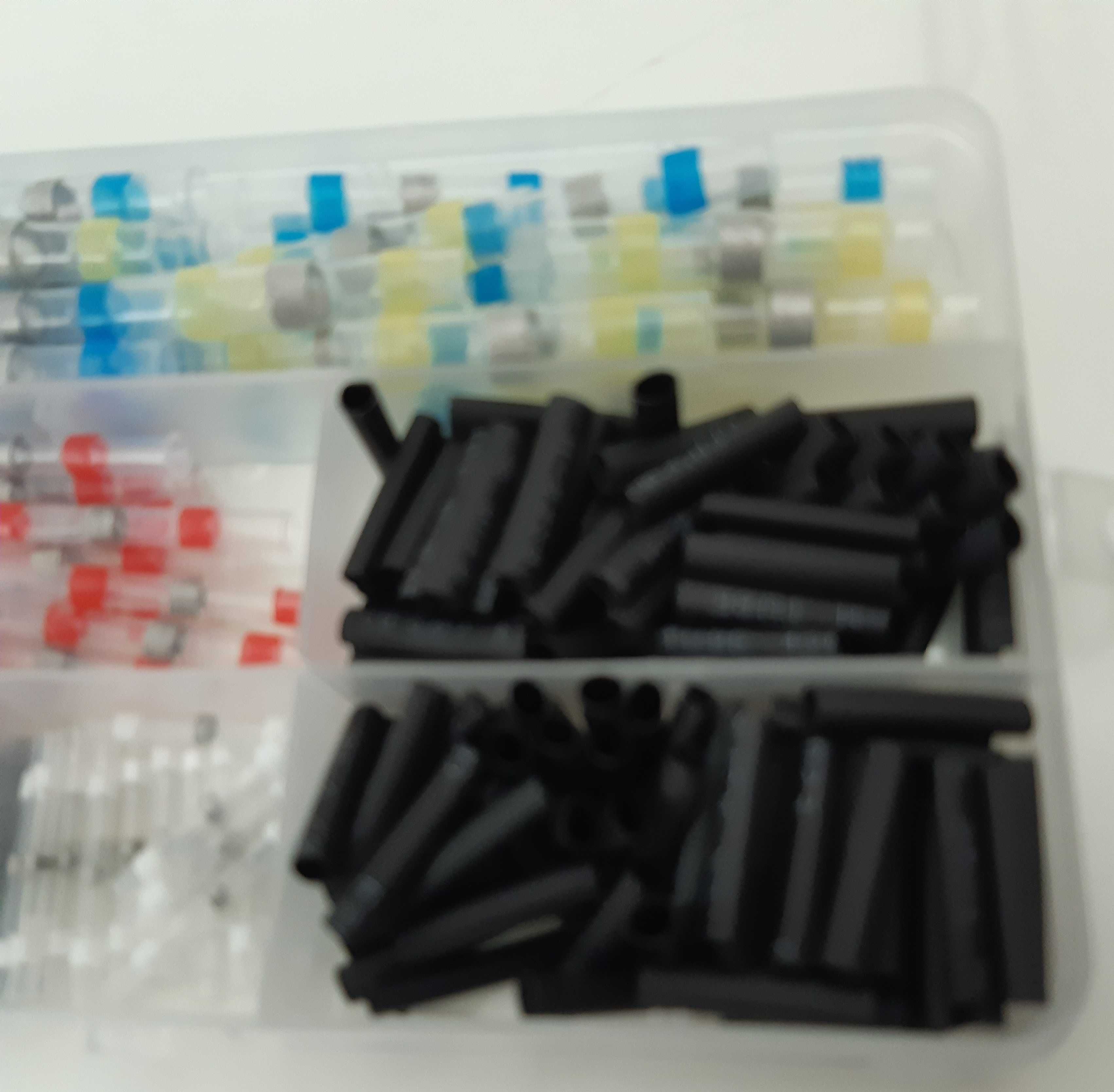 Caixa Plástico 300 peças Conectores Eléctricos Isolantes Fio Novos