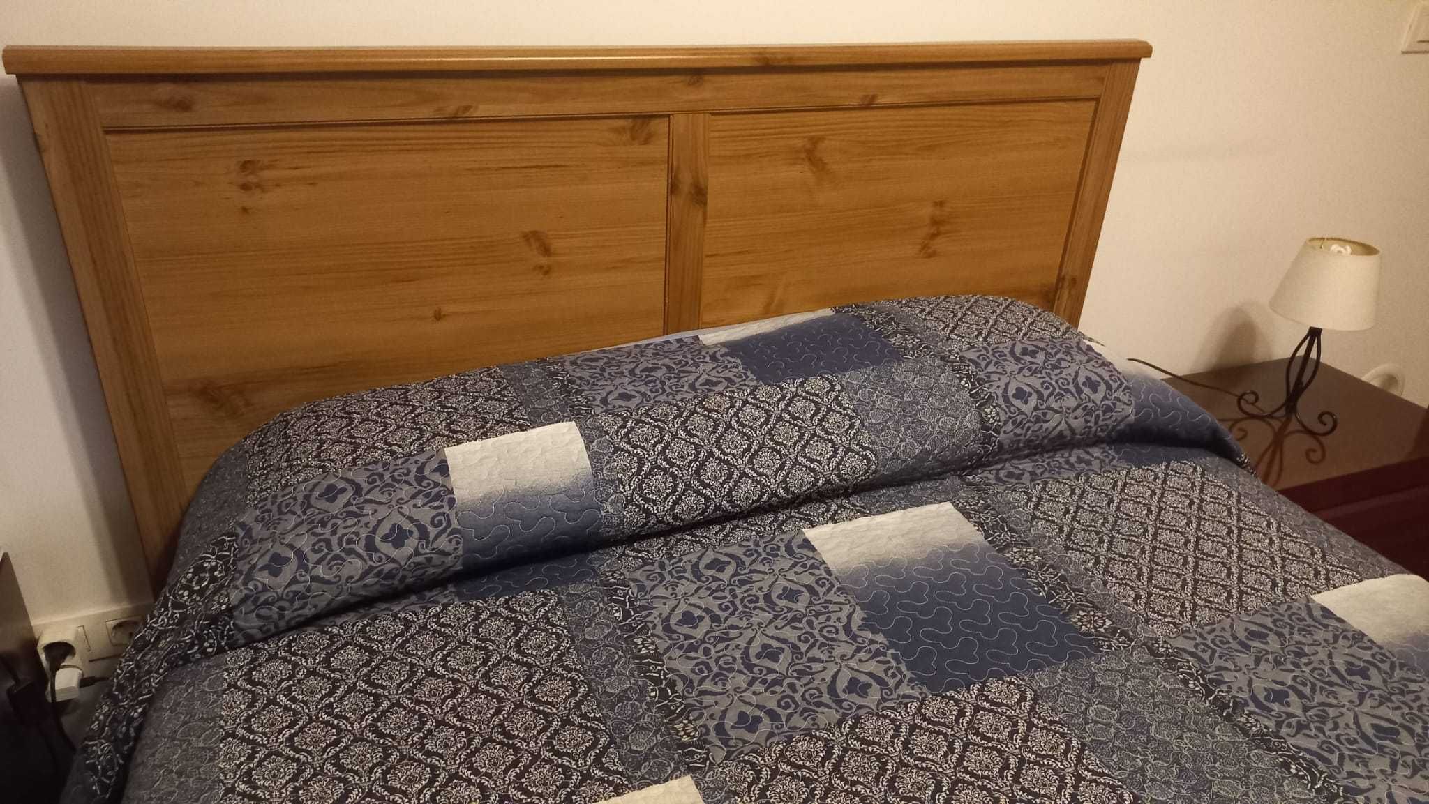 Cama casal IKEA (efeito madeira) + colchão Ikea Morgedal + estrado