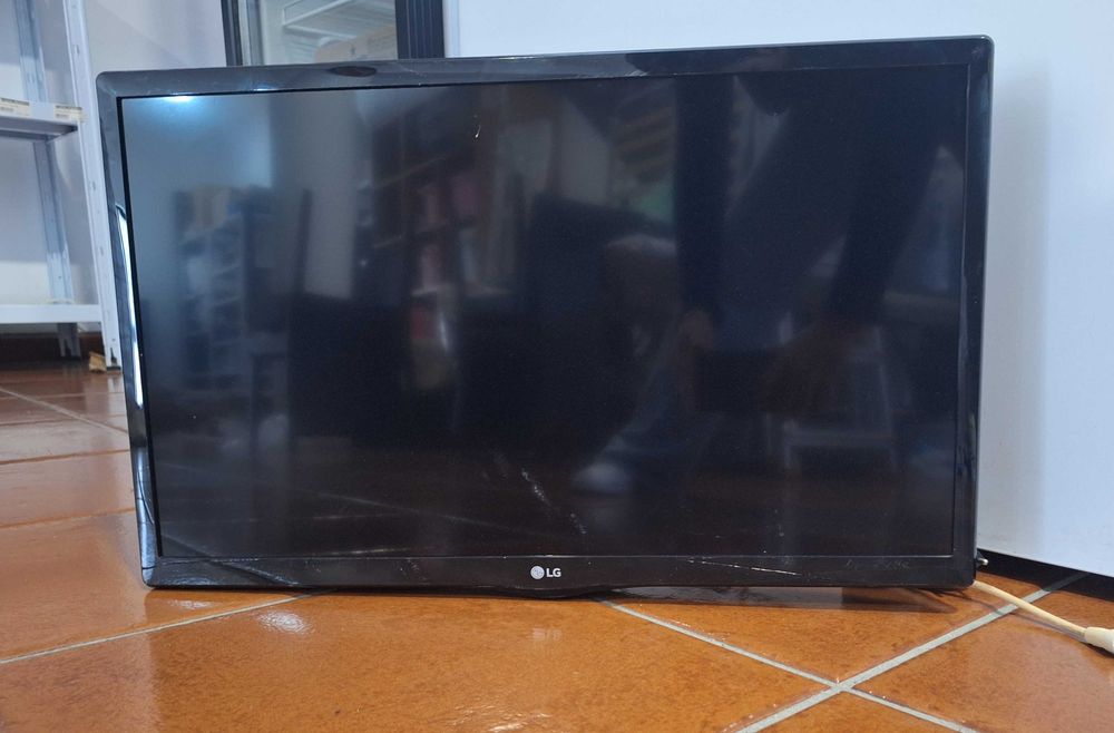 Televisor LG (Modelo 24MT47DC)