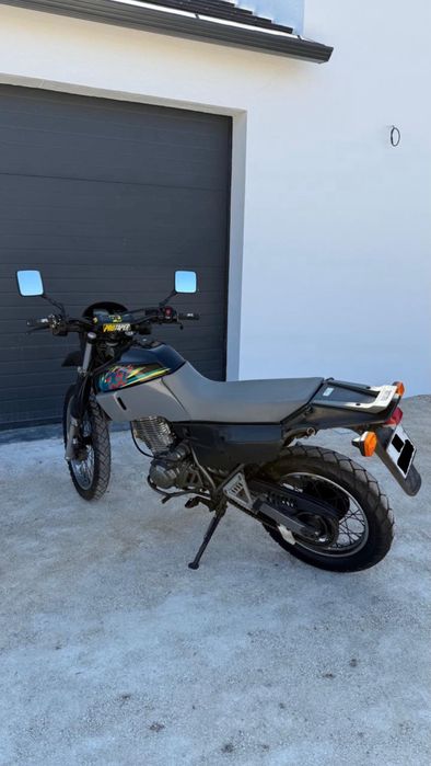 Yamaha XT 600e preta