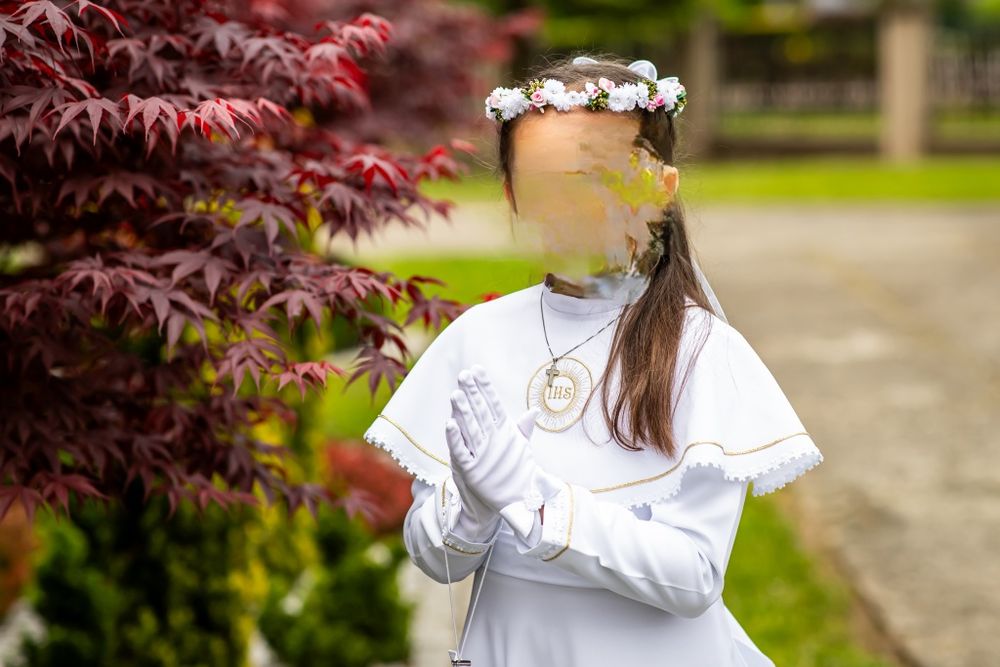 Piękna alba komunijna