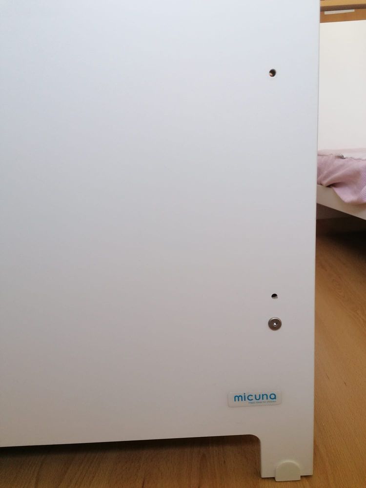 Cama de grades Micuna com colchão e edredão