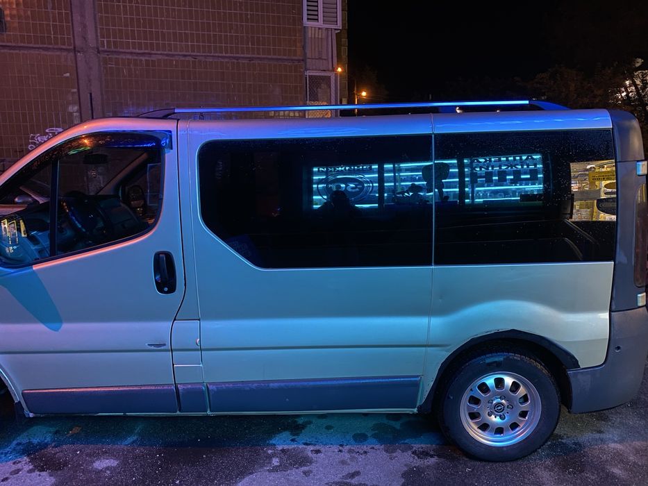 Opel Vivaro 1.9 CDTi (2005) — пассажир 8 мест, турбодизель, на ходу