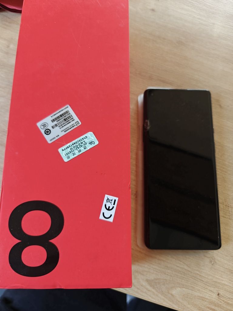 Uszkodzony ekran Smartfon OnePlus 8 Pro 12 GB / 256 GB czarny