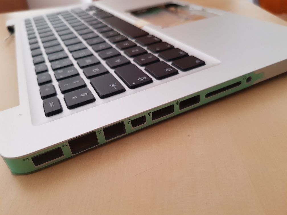 Topcase Novo macbook Pro 13" A1278 + teclado+Backlight
