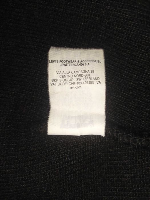 Шапка вязаная Levis оригинал двухслойная с подворотом.