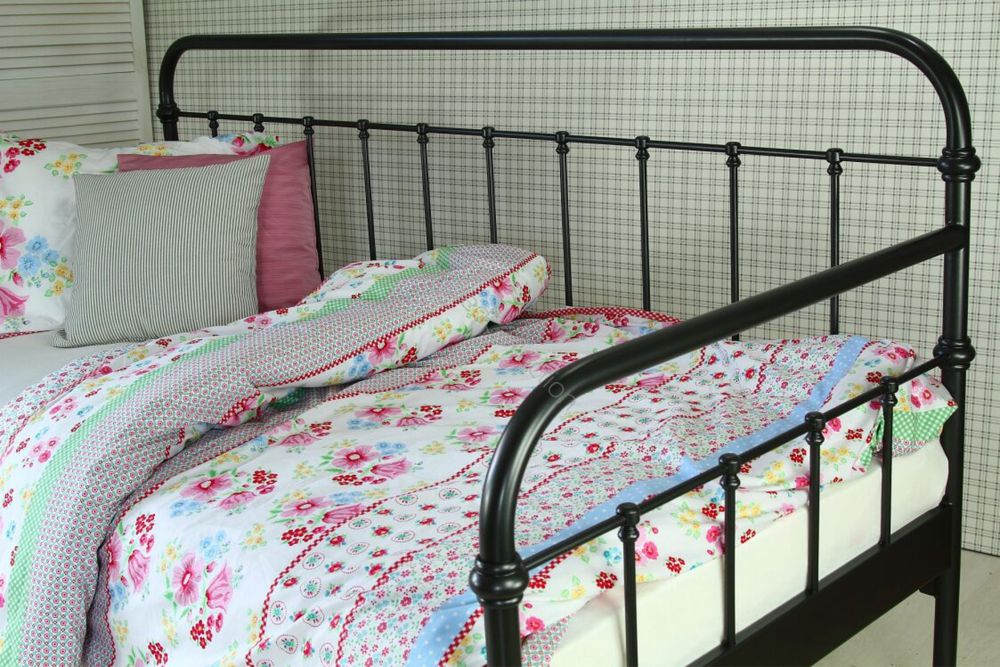 Sofa Metalowa Łóżko Metalowe Czarne IVO ze stelażem 90x200