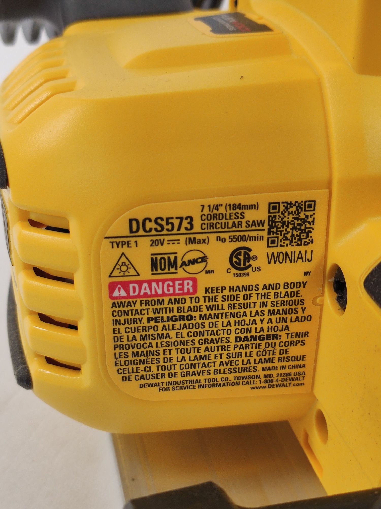 Безщіткова дискова пила DeWALT DCS573b 20Vmax Flexvolt ADVANTAGE™