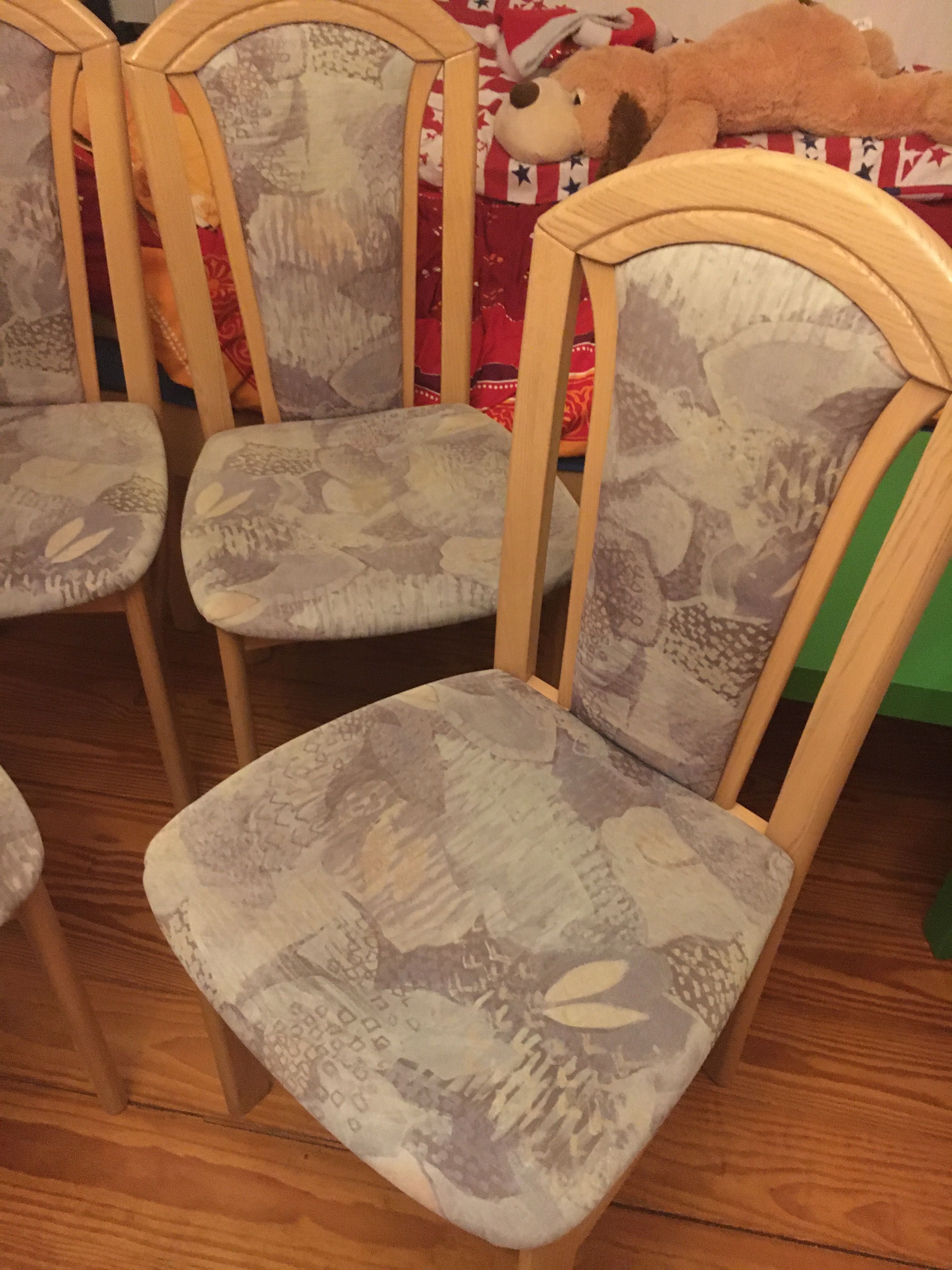 Krzesła 4 sztuki bardzo wygodne- 2 komplety