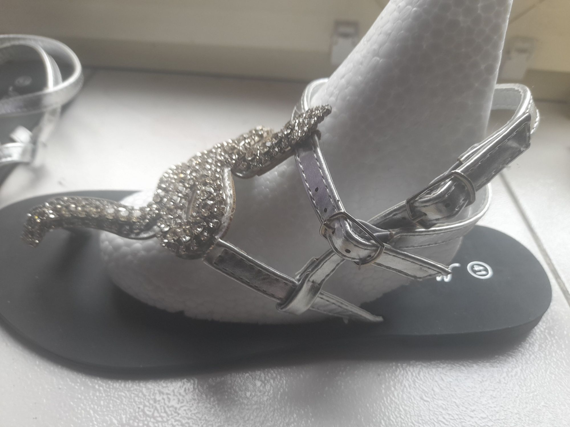 Nowe sandały japonki srebrne wąż cyrkonie roz 41