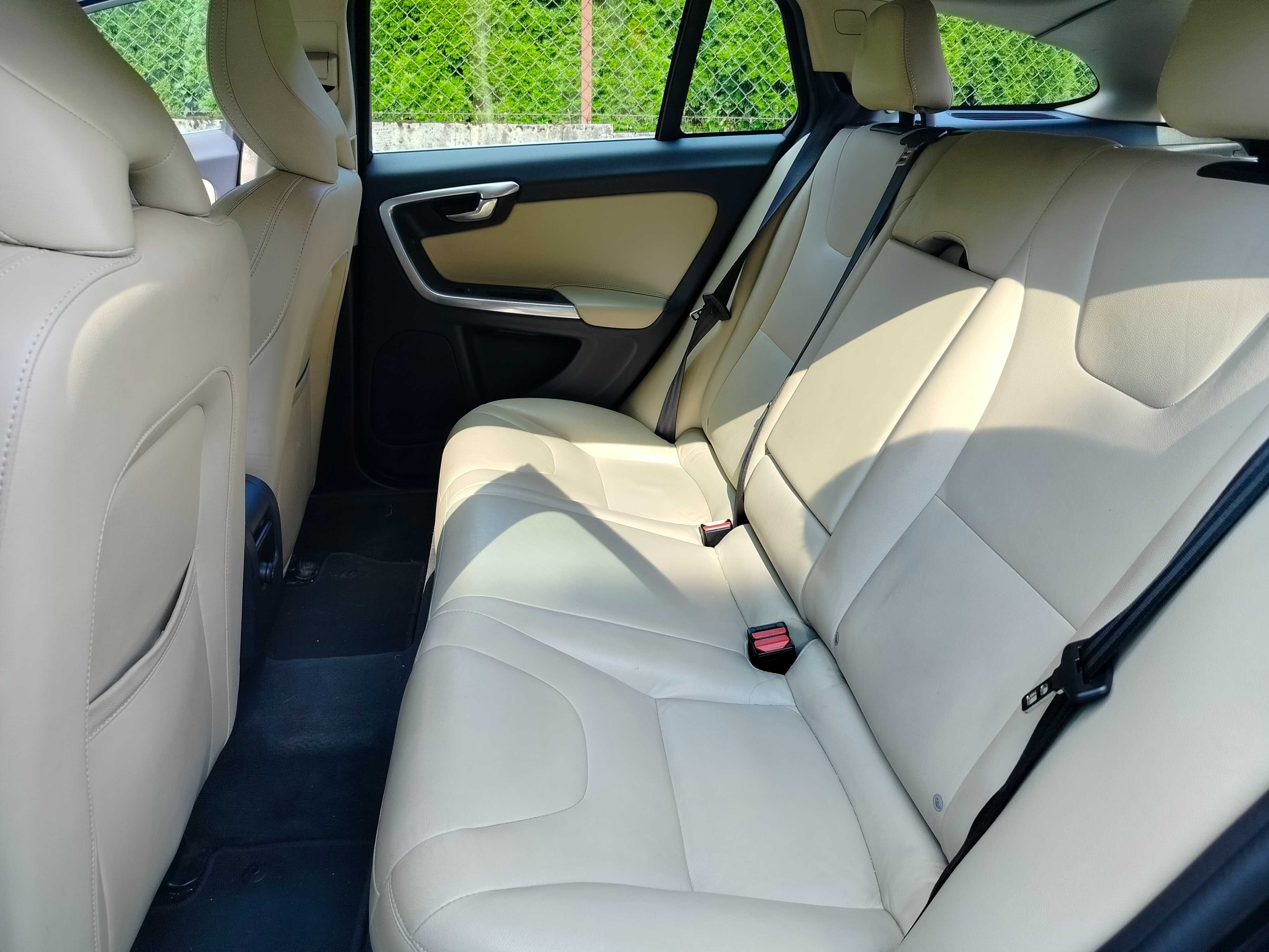 Volvo V60 1.6d 2015r