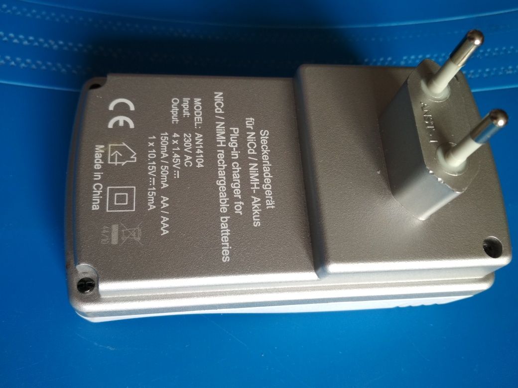 Зарядний для перезарядних батарейок типу AA/AAA Ansmann Basic 4 plus