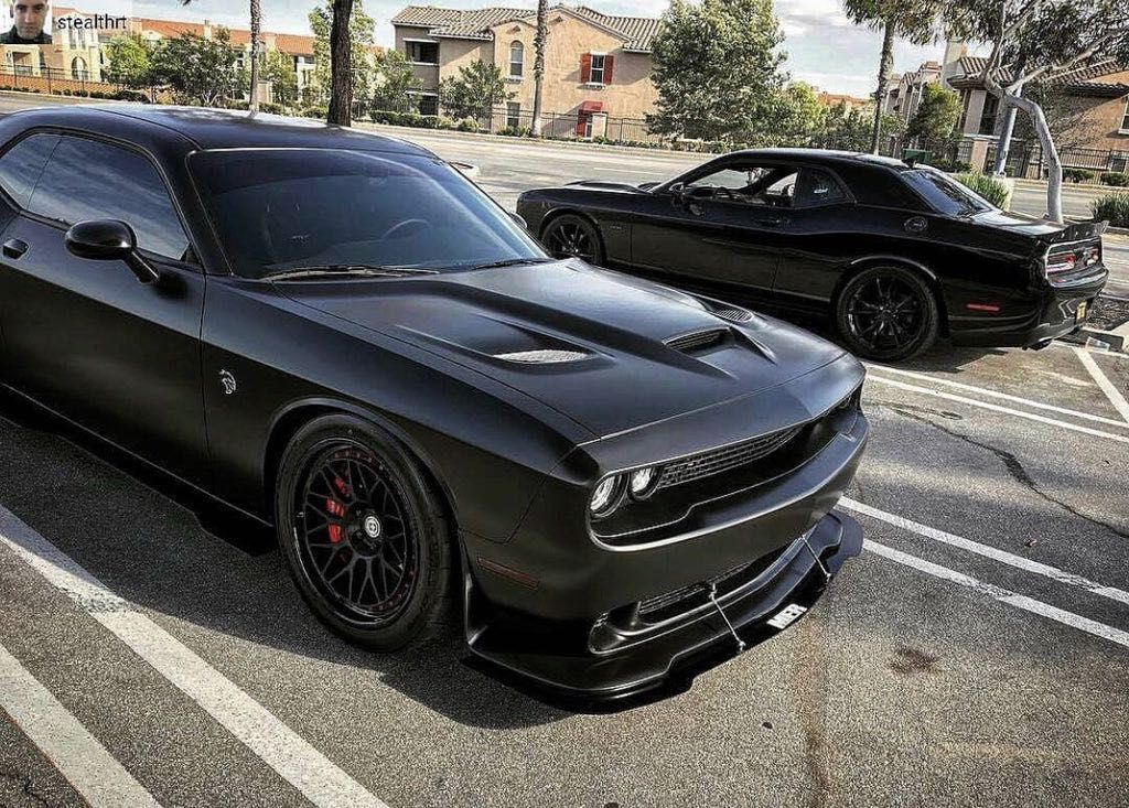 Передняя губа Dodge Challenger сплитер накладка на передний бампер